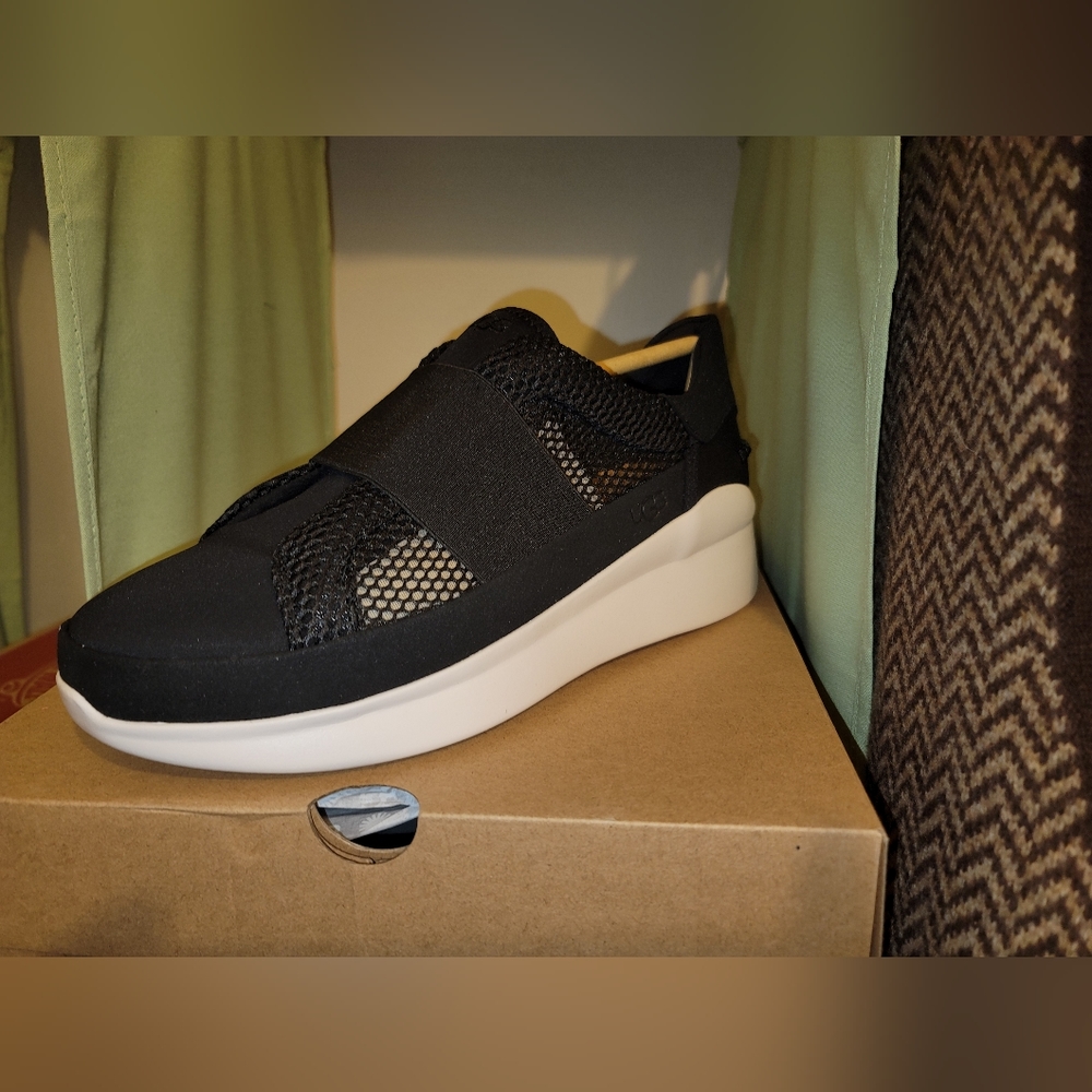 New in box UGG libu lite sneakers size 10 women